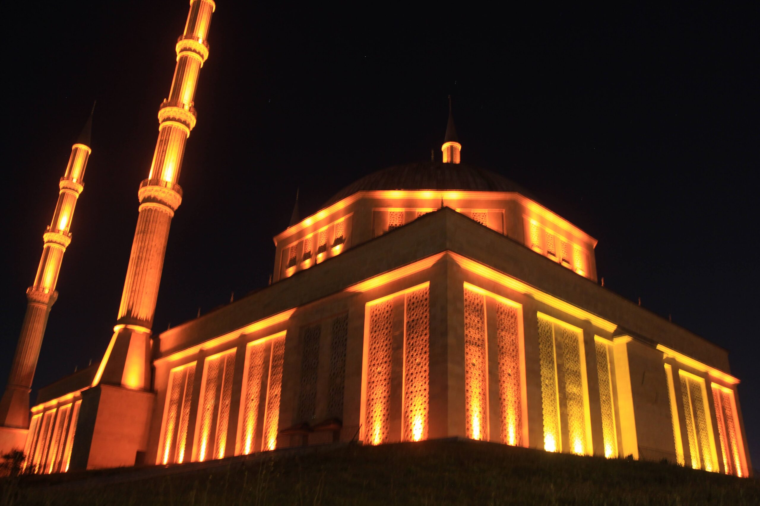 AKDENİZ ÜNİVERSİTESİ CAMİİ